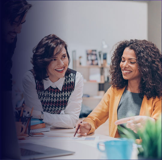 Equipe reunida em ambiente corporativo